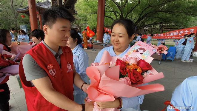 致敬白衣天使凝聚社会温情k8凯发入口沈阳爱心企业(图4)