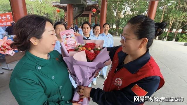 致敬白衣天使凝聚社会温情k8凯发入口沈阳爱心企业(图2)