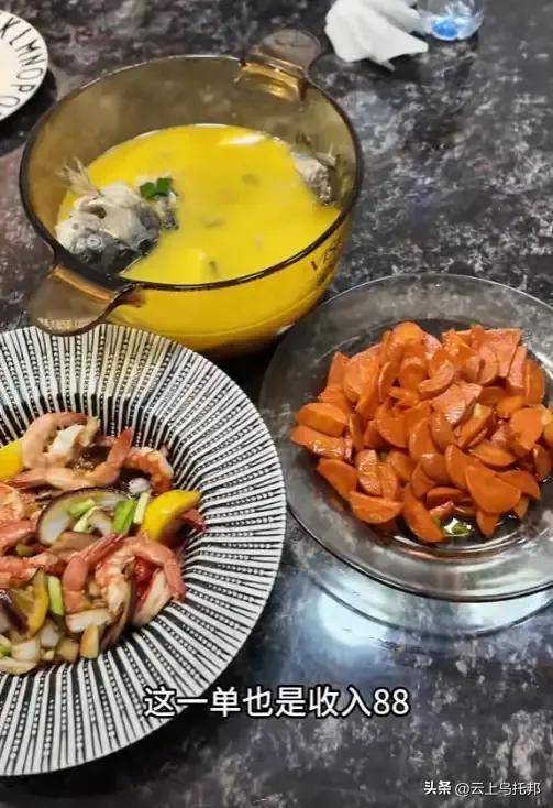 门做饭月入两万一天6单网友曝光细节凯发K8首页登录女子穿“瑜伽裤”上(图16)